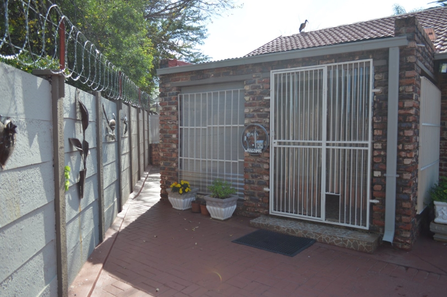 6 Bedroom Property for Sale in Doringkruin North West